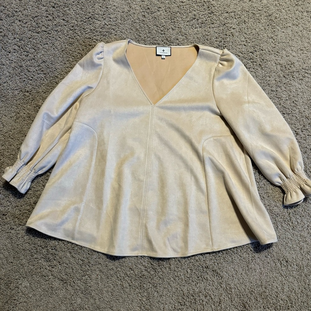 EUC Tuckernuck Easton top in bone suede, sz XL